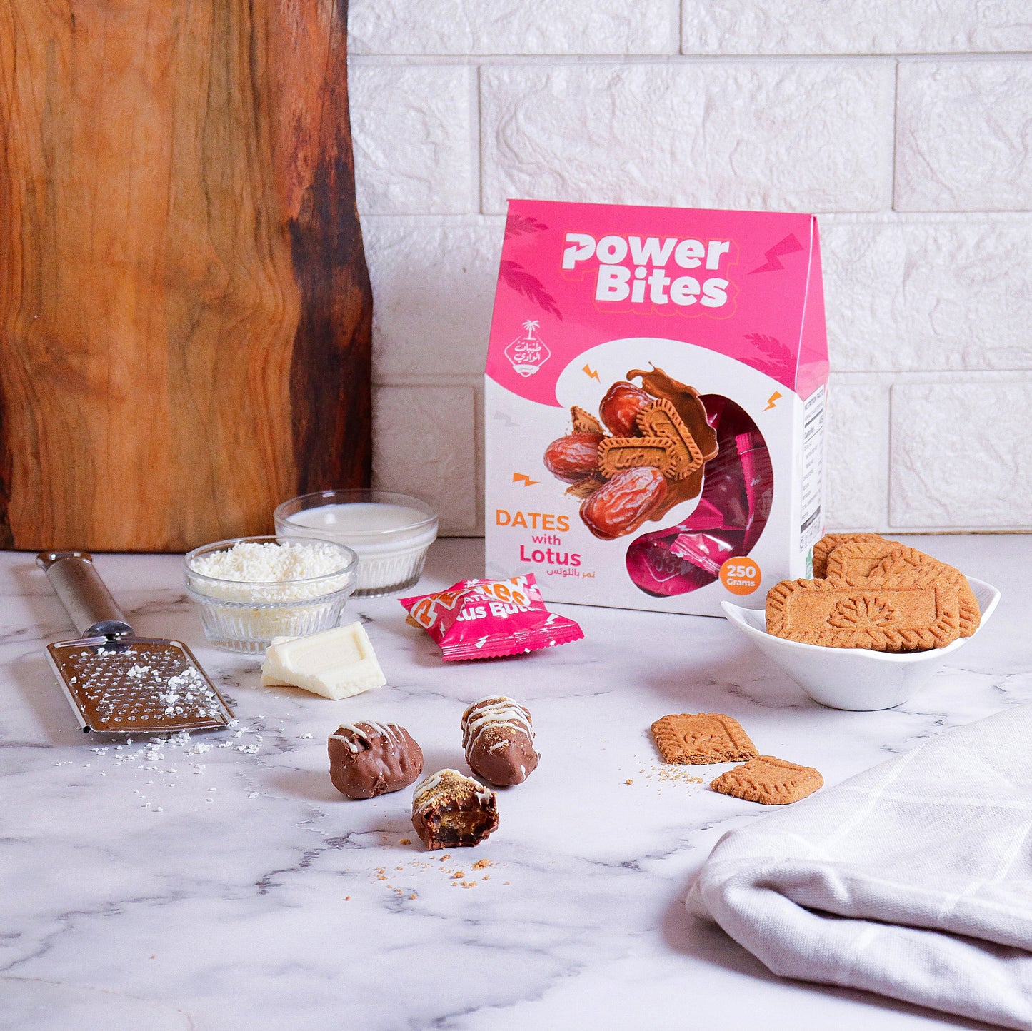 تمر شوكولاتة باللوتس