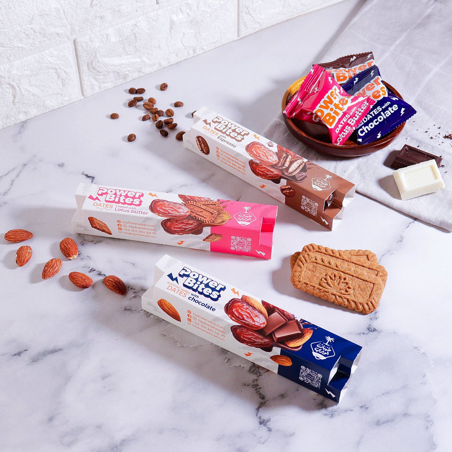 بار تمر شكولاتة باللوز